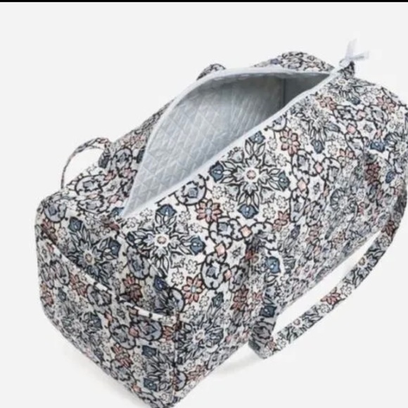 Brand New with Tags Vera Bradley Large Traveler Duffel - Picture 7 of 8